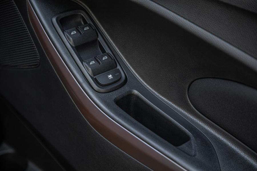Детали интерьера Ford Figo Freestyle 2020 года  (фото 17 из 40)
